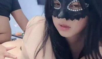 MERY DI Sodok Diatas Kursi