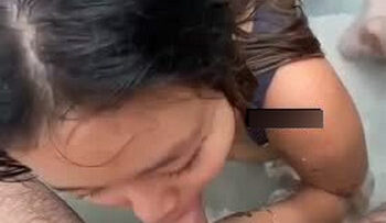 Rekam NGEWE Di Kolam Renang