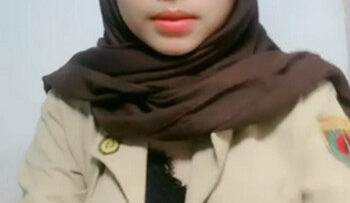 RENA JILBAB Pramuka Pamer Susu.jpg