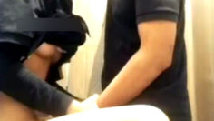 SKANDAL Karyawan Hijab Ngewe Di Toilet longdur.jpg