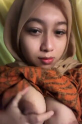 HIJAB MAMA Muda Pamer Aset.jpg