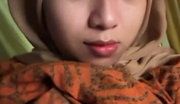 HIJAB MAMA Muda Pamer Aset.jpg