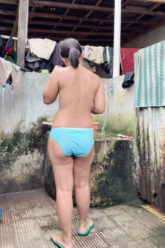 HRSTY Live Mandi Semi Outdoor Sambil Ngocok.jpg