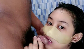 PUTRI Ngokop Kontol Di Kamar Mandi.jpg