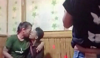 RIRIN PUREL Di Sososr Pelanggan.jpg