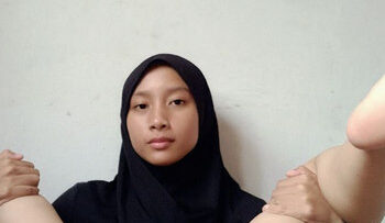 AINA Hijab Ngumbar Memek.jpg