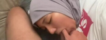 HIJAB Ngokop Kontol Dari Bawah.jpg