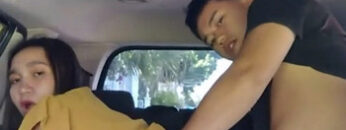 NGEWE Tante Gatel Di Parkiran.jpg