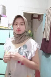 NISYA Hijab Totalitas Bogel Ngocok.jpg