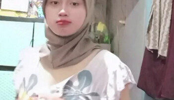 NISYA Hijab Totalitas Bogel Ngocok.jpg